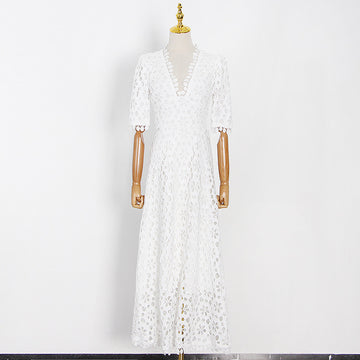 Woochic robe longue col en V cintrée conception du crochet découpes traîne